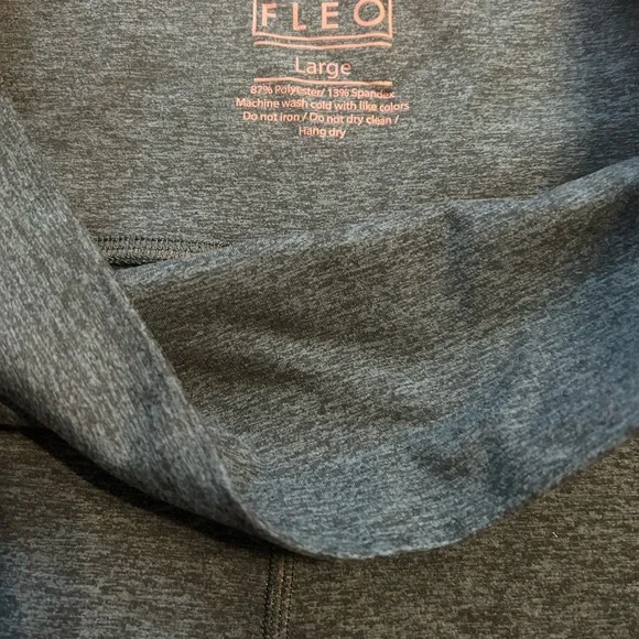 Fleo woman's size Large El Toro Bounce 25'
High waist/ athleisure / sporty - Picture 2 of 3